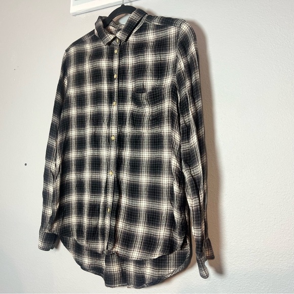 American Eagle Button Up Shirt Soft Boyfriend Fit Black Grey Plaid Size Medium - Picture 2 of 10